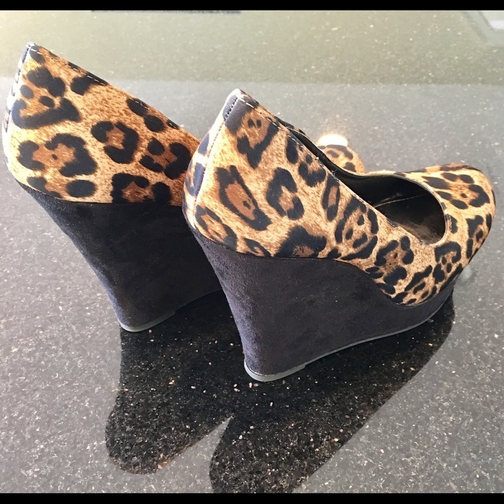 Leopard Print Platform Wedges Size 8.5​​​​ - Picture 3 of 3